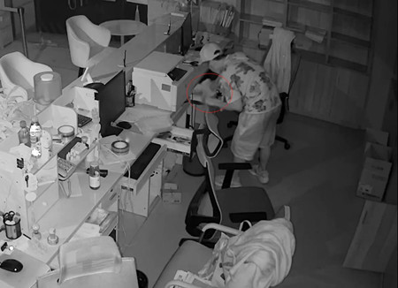 萬全電子提示：請(qǐng)不要在店內(nèi)存放現(xiàn)金等貴重物品