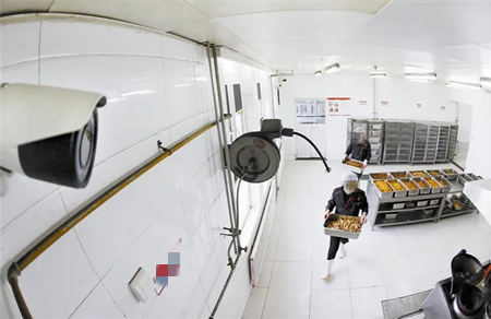 AI視頻聯(lián)網(wǎng)報(bào)警系統(tǒng)，如何解決學(xué)校食堂的食品安全問(wèn)題