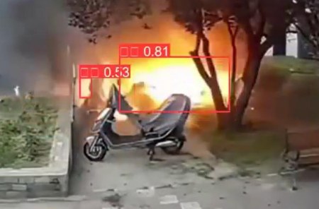 隨著科技的不斷進(jìn)步，AI人工智能已經(jīng)深入到生活的方方面面，特別是在安全監(jiān)控領(lǐng)域，AI視頻監(jiān)控已經(jīng)成為保障公共安全的重要手段。今天，我們將重點(diǎn)探討AI視頻監(jiān)控與火焰識別算法如何共同守護(hù)我們的安全，開啟智能防控新篇章。  AI視頻監(jiān)控具有強(qiáng)大的智能分析和處理能力，能夠?qū)崿F(xiàn)對監(jiān)控區(qū)域的實(shí)時(shí)監(jiān)控、目標(biāo)識別、行為分析等功能。而火焰識別算法則是AI視頻監(jiān)控的重要應(yīng)用之一，通過對監(jiān)控畫面中的火焰特征進(jìn)行識別和分析，及時(shí)發(fā)現(xiàn)火情，為滅火救援爭取寶貴時(shí)間。  火焰識別算法采用了先進(jìn)的計(jì)算機(jī)視覺技術(shù)和深度學(xué)習(xí)算法，能夠在復(fù)雜的監(jiān)控畫面中準(zhǔn)確識別火焰特征。一旦檢測到火焰，系統(tǒng)會(huì)立即觸發(fā)報(bào)警，將火情信息實(shí)時(shí)推送給相關(guān)人員，實(shí)現(xiàn)快速響應(yīng)。  除了火災(zāi)防控，AI視頻監(jiān)控和火焰識別算法在工業(yè)生產(chǎn)、森林防火、古建筑保護(hù)等領(lǐng)域也具有廣泛應(yīng)用。它們不僅可以提高安全監(jiān)控的效率和準(zhǔn)確性，還能有效降低人力成本，實(shí)現(xiàn)智能化、自動(dòng)化的安全管理。  總之，AI視頻監(jiān)控與火焰識別算法的結(jié)合，為公共安全防控帶來了革命性的變革。未來，隨著技術(shù)的不斷創(chuàng)新和完善，AI視頻監(jiān)控將在更多領(lǐng)域發(fā)揮重要作用，為我們的生活和工作提供更加安全、便捷的環(huán)境。